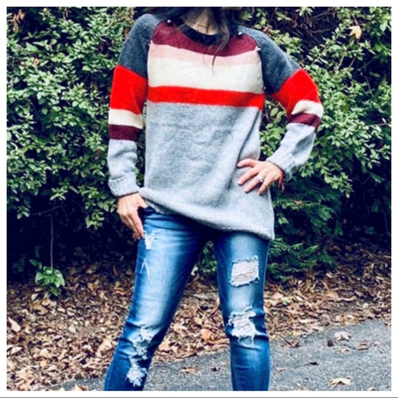 ✨LAST ONE✨color block sweater with buttons trim - Picture 4 of 7